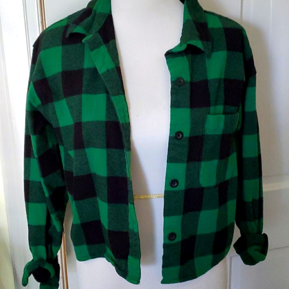 Wild fable green & black Buffalo check plaid top